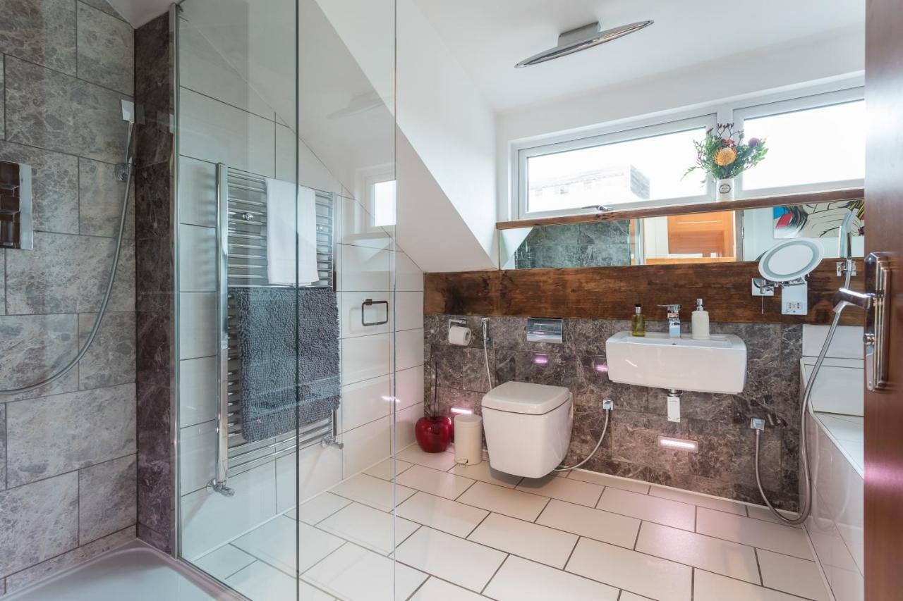 Apartamento The Penthouse, Opposite Sale Metrolink, Includes Free Parking Exterior foto